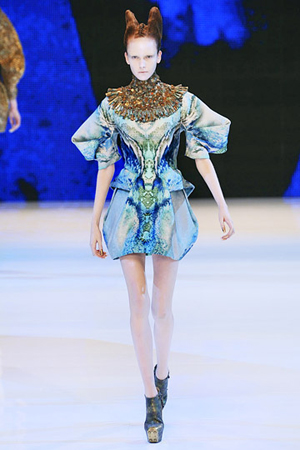 Desfile de Alexander Mcqueen inspirado em Avatar (2010)