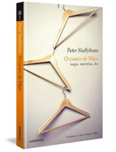 Em O casaco de Marx, Peter Stallybrass, em três ensaios que misturam teoria social e lirismo, política cultural e histórias pessoais, literatura e teoria econômica, traça um amplo panorama da poética e da política da roupa. Ele nos faz pensar sobre nossa relação com as roupas e com as coisas em geral. Descreve as roupas como objetos que se moldam à nossa forma humana, à nossa memória, e que carregam a nossa marca. Essa marca se torna mais evidente quando temos de lidar com as roupas deixadas por nossos mortos. Além de lançar mão de episódios de sua própria vida, Stallybrass percorre a vida de Karl Marx para saber o que acontecia com seu casaco quando escrevia O capital.